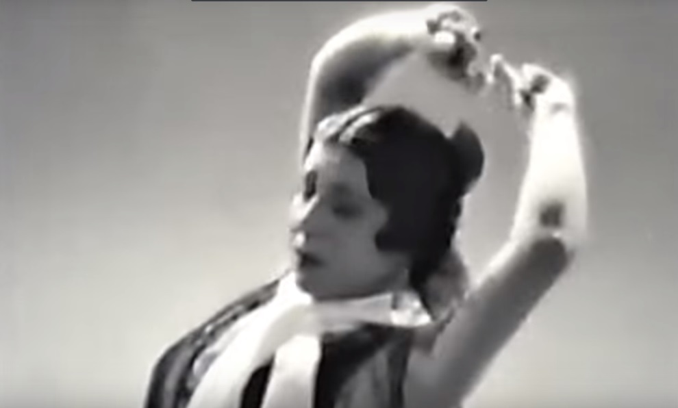 The flamenco dancer 'La Argentinita' in one of her performances.