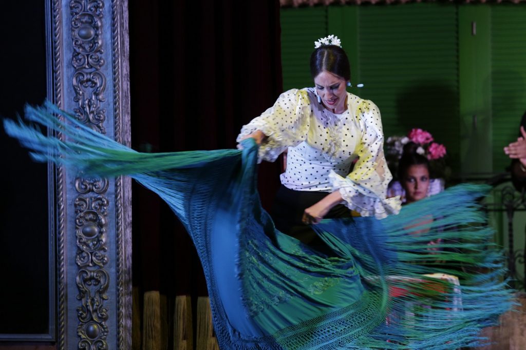The manila shawl in flamenco