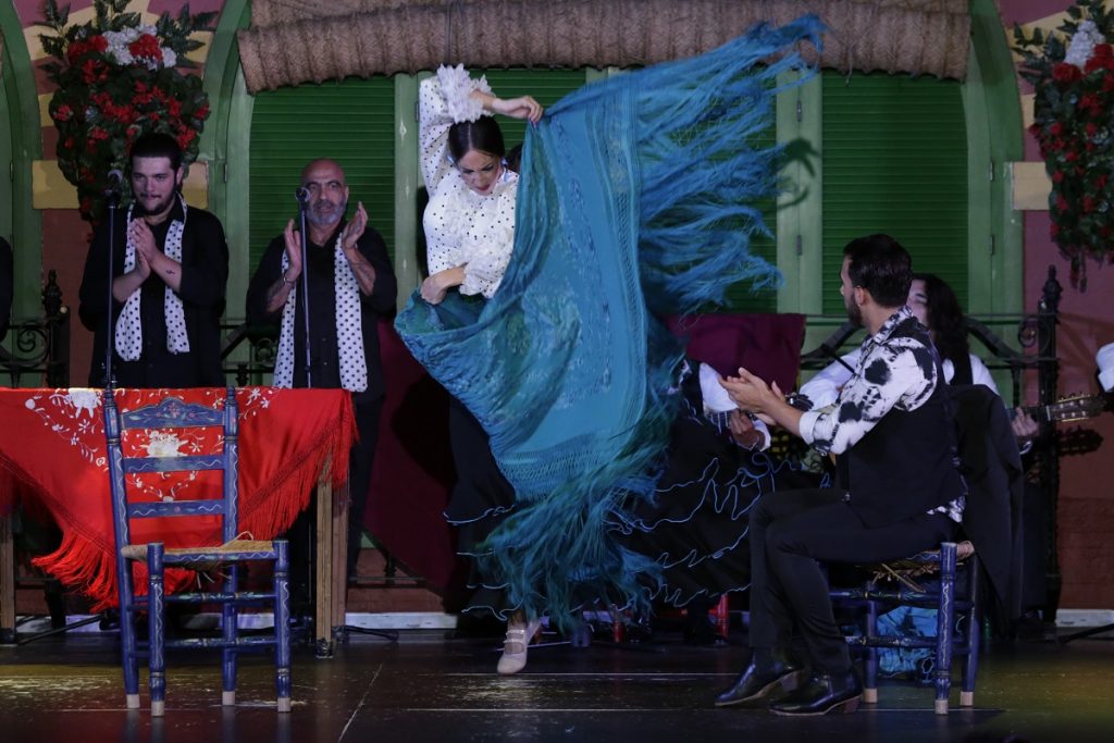 El mantón flamenco es un complemento del baile