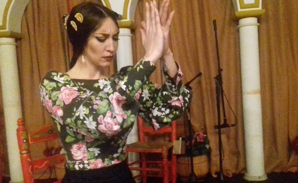 Las palmas en el flamenco acompañan el ritmo en el cante, el baile o la guitarra flamenca