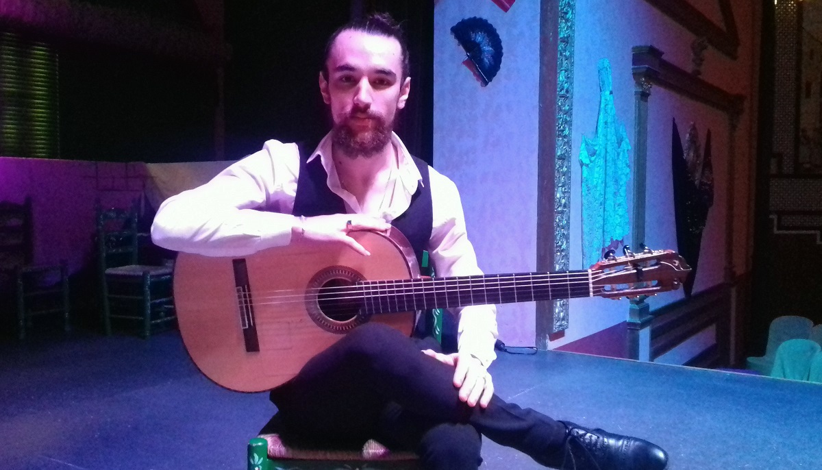 flamenco guitarist at El Palacio Andaluz