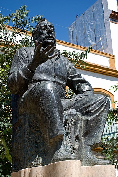 estatua manolo caracol en sevilla